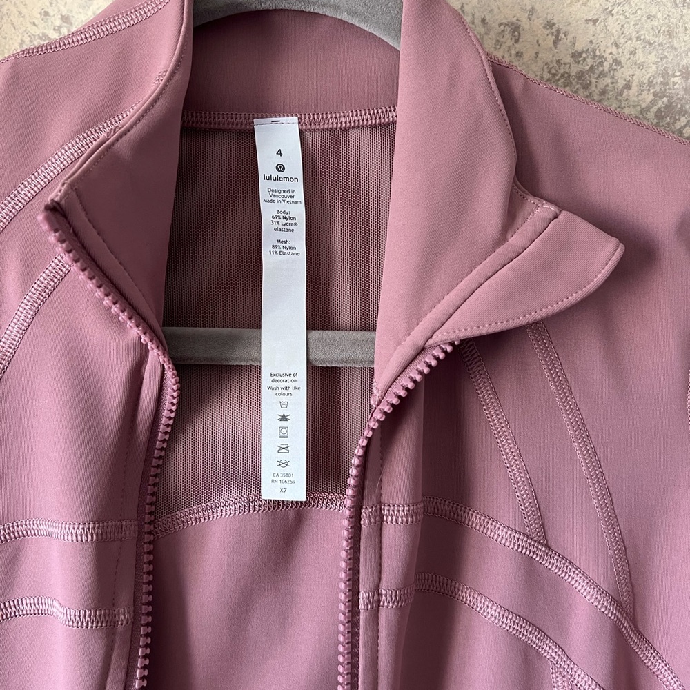 LULULEMON define jacket size 4 perfect condition - Picture 13 of 16